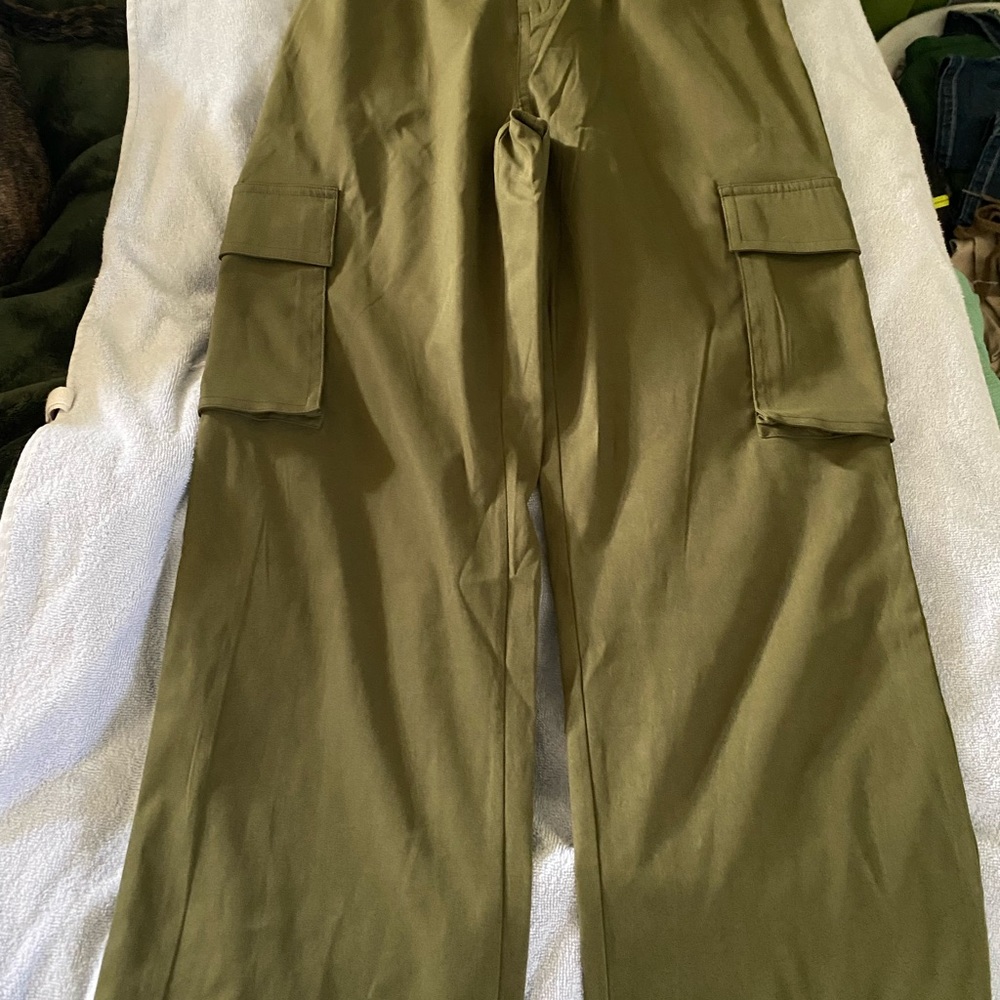 Green khaki cargo pants